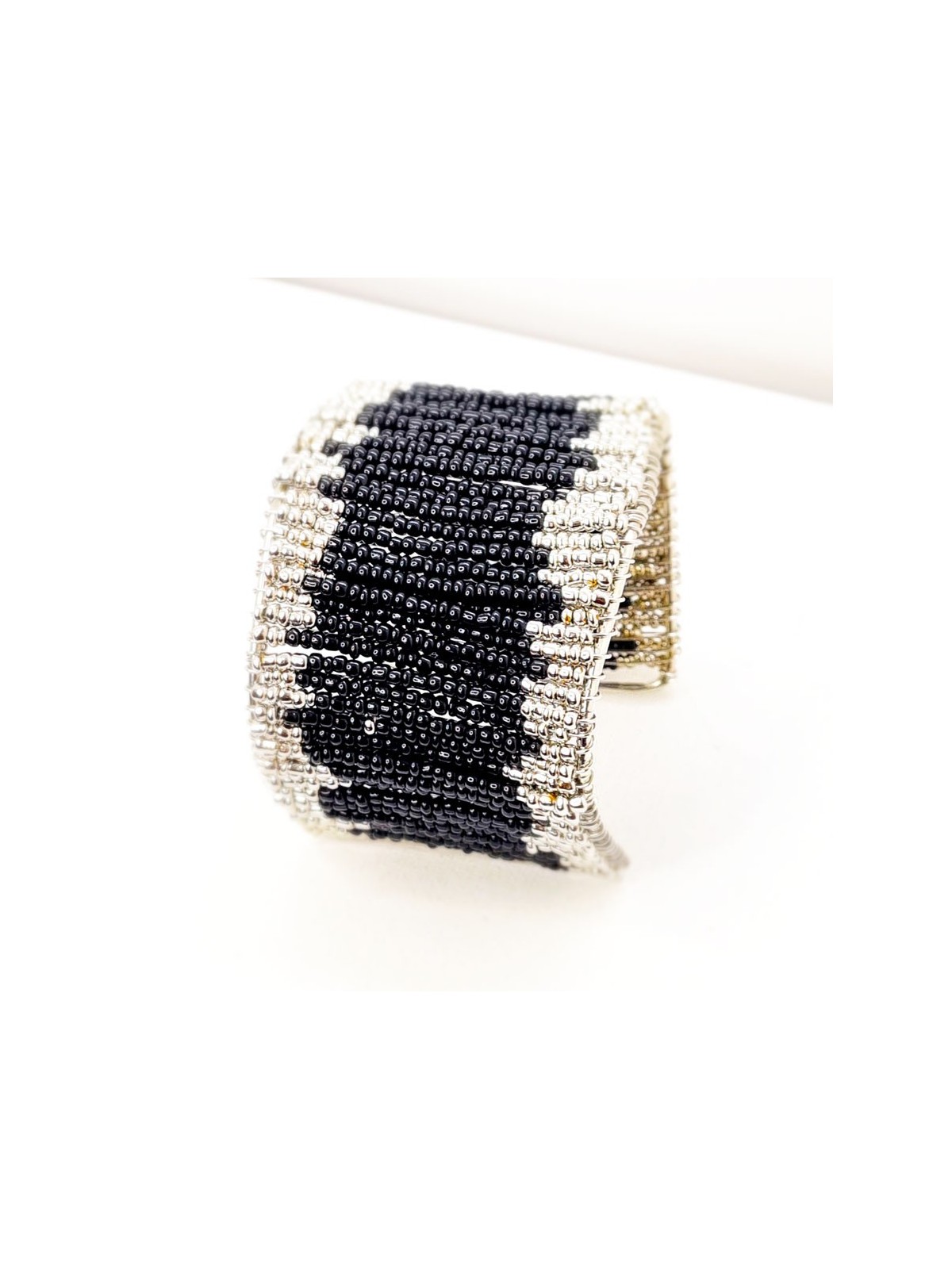 Brazalete Cuff Fantasía en Plata y Negro