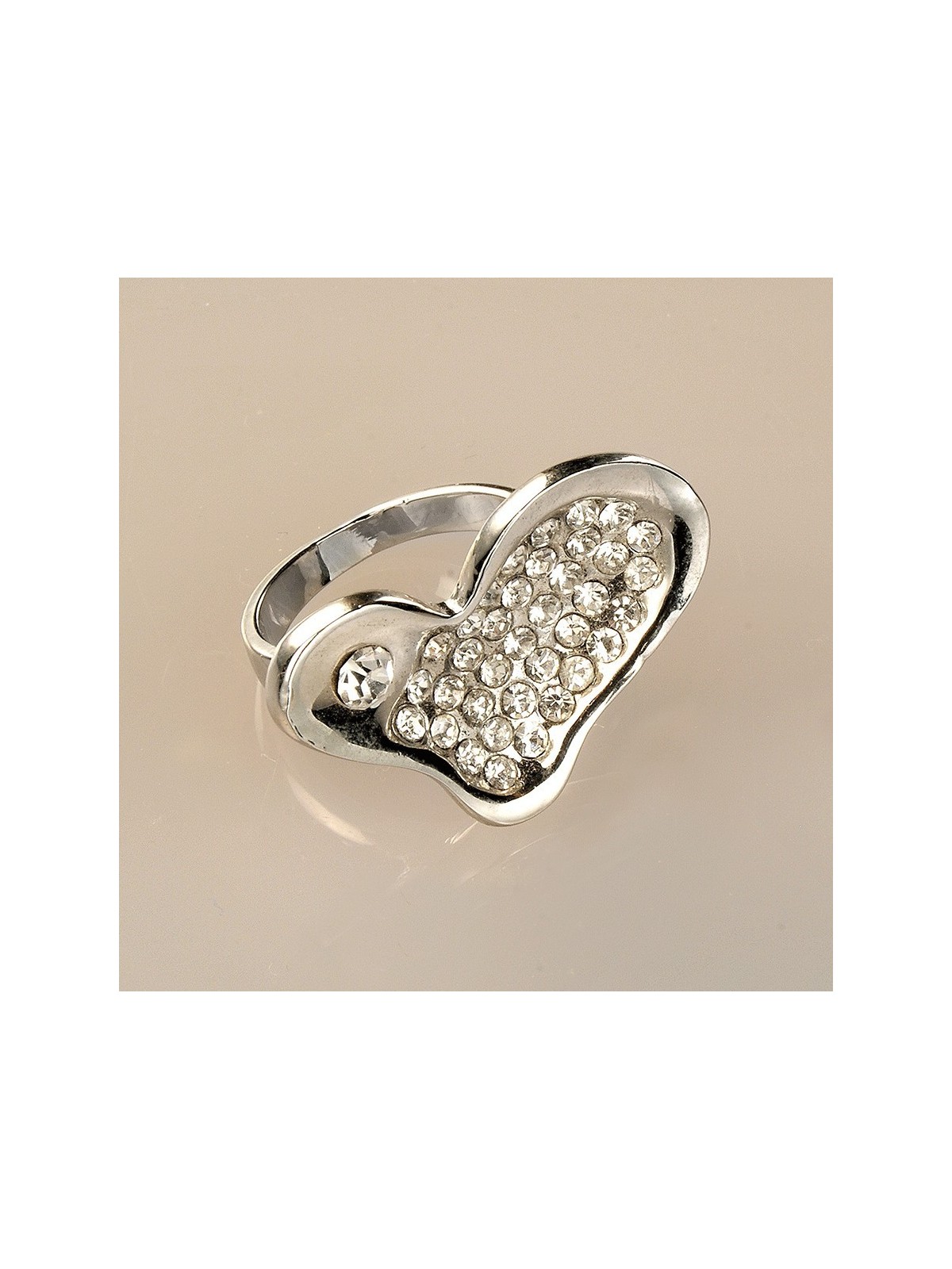 Anillo corazón plateado de circonitas