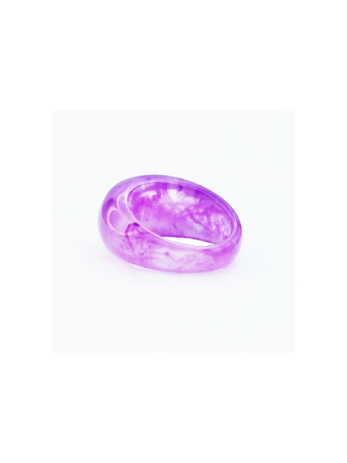 anillo ovalado de resina violeta