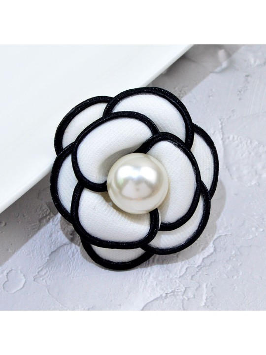 Broche camelia blanca