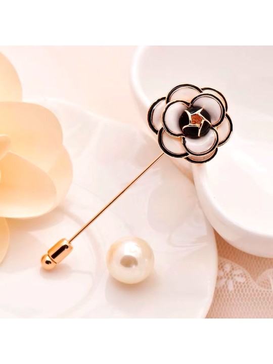 Broche aguja camelia blanca