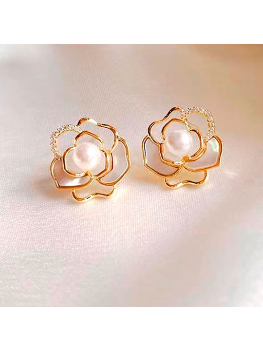 Pendientes Dorados Camelia con Perla