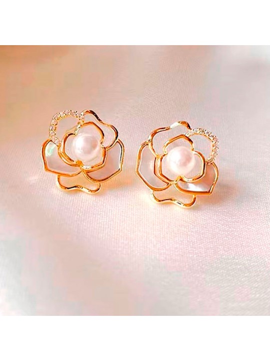 Pendientes Dorados Camelia con Perla