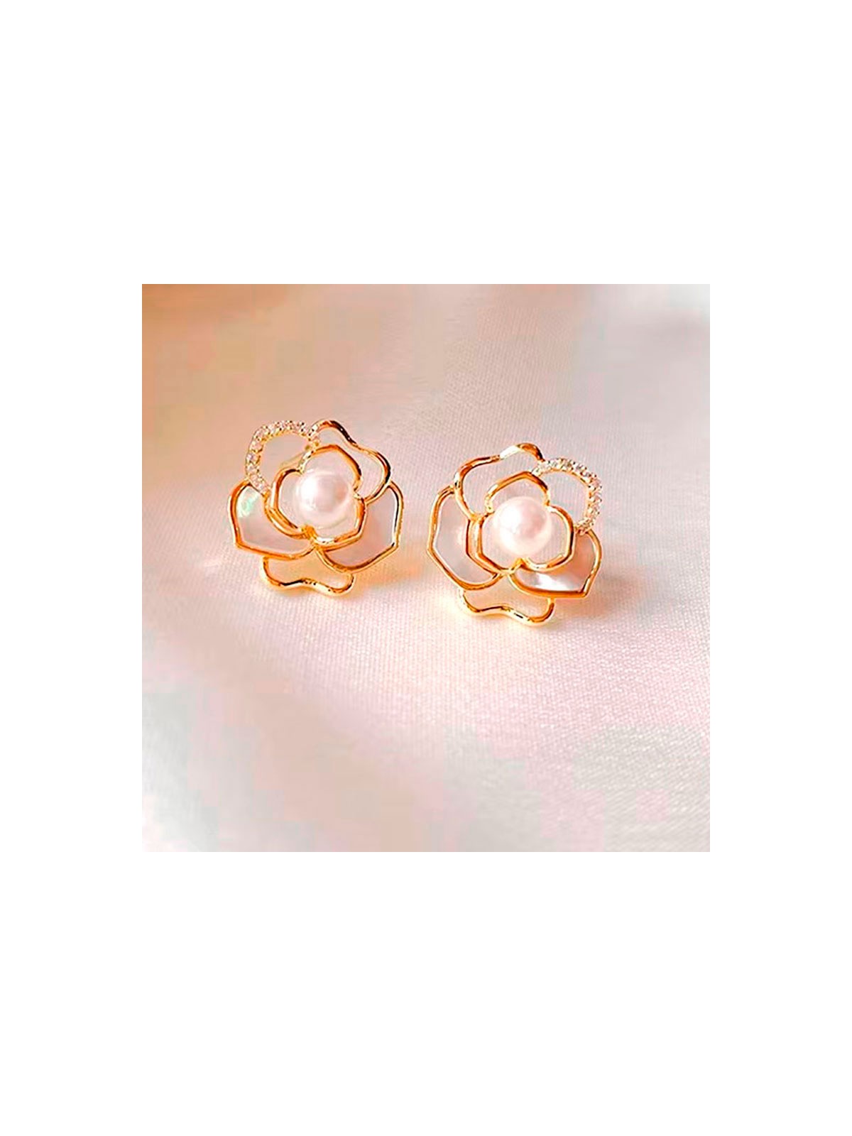 Pendientes Dorados Camelia con Perla